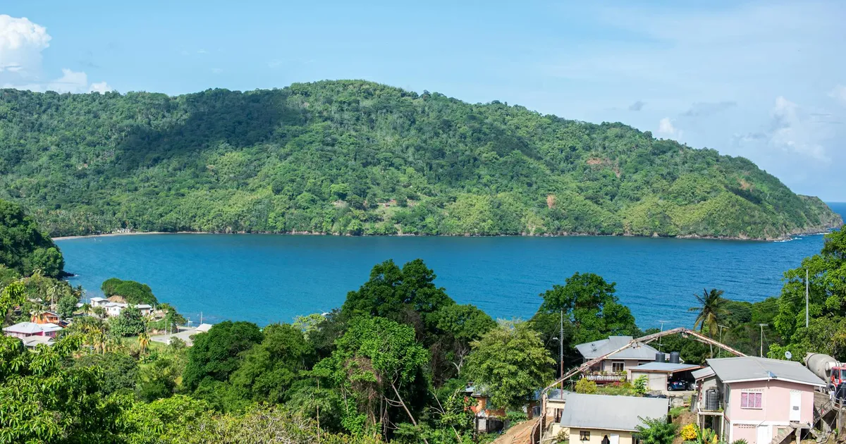 Solaire en Guadeloupe / Martinique : tarifs et aides 2026