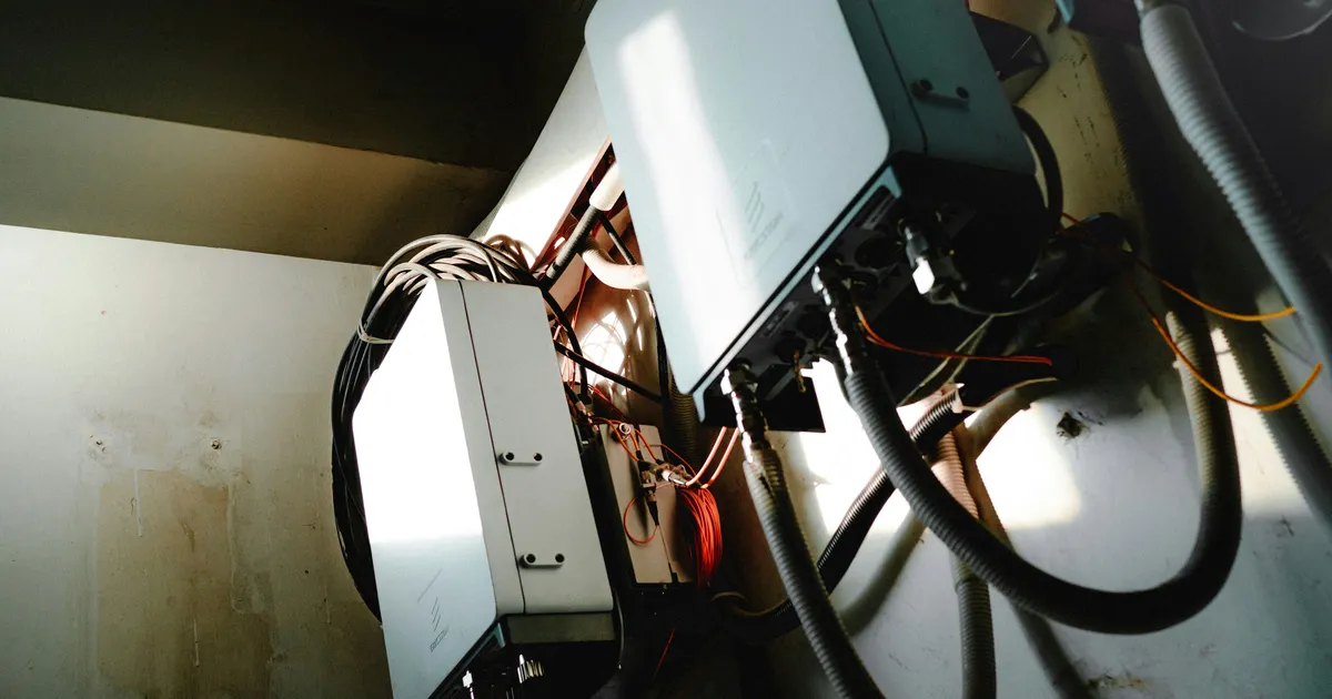 Volant d’inertie solaire : alternative aux batteries 2026 ?