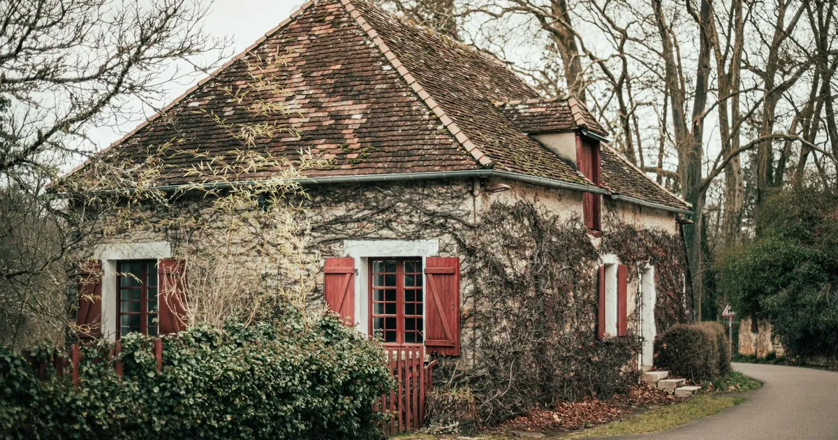 Maison à Béarn équipée de panneaux solaires photovoltaïques sur sa toiture