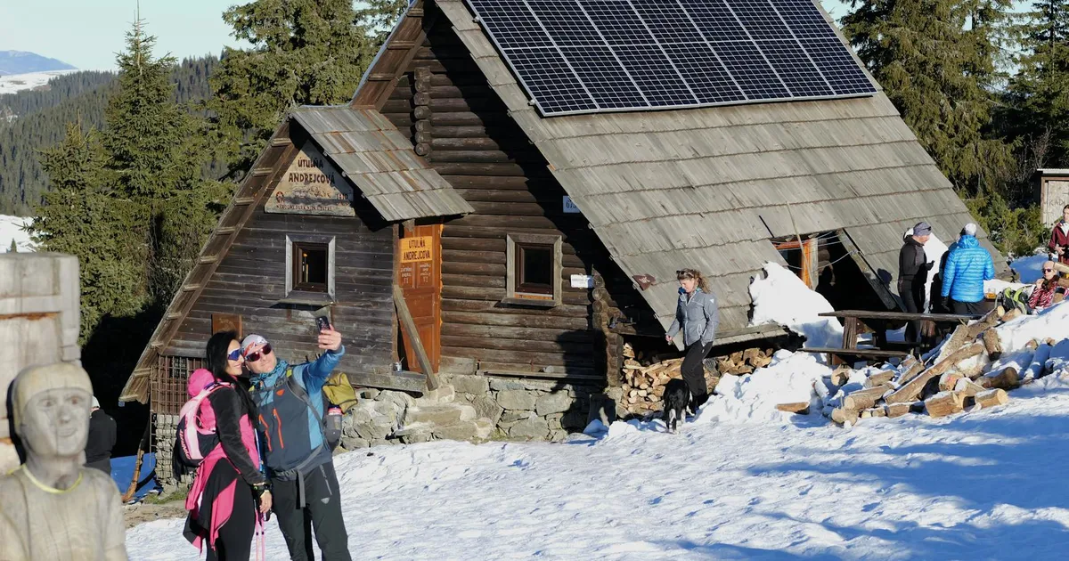 Maison à Centre-Val de Loire équipée de panneaux solaires photovoltaïques sur sa toiture