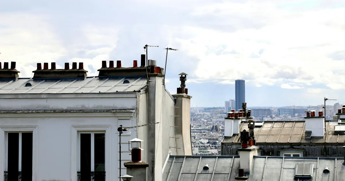Maison à Île-de-France équipée de panneaux solaires photovoltaïques sur sa toiture