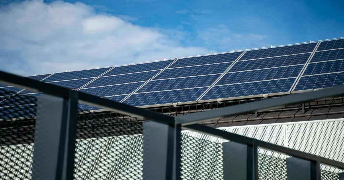 Maison à Loire équipée de panneaux solaires photovoltaïques sur sa toiture
