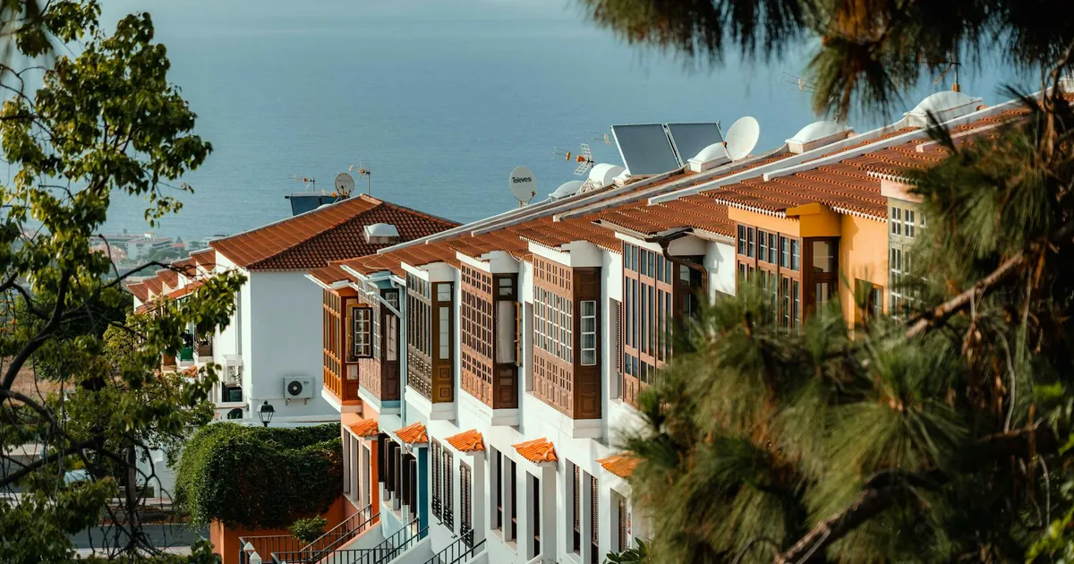 Maison à Marseille équipée de panneaux solaires photovoltaïques sur sa toiture
