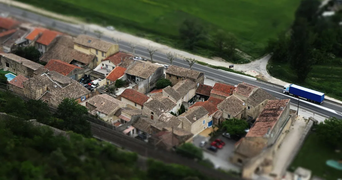 Maison à Périgord équipée de panneaux solaires photovoltaïques sur sa toiture