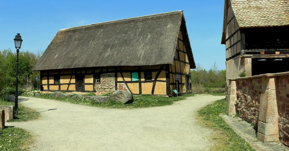 Maison à Reims équipée de panneaux solaires photovoltaïques sur sa toiture